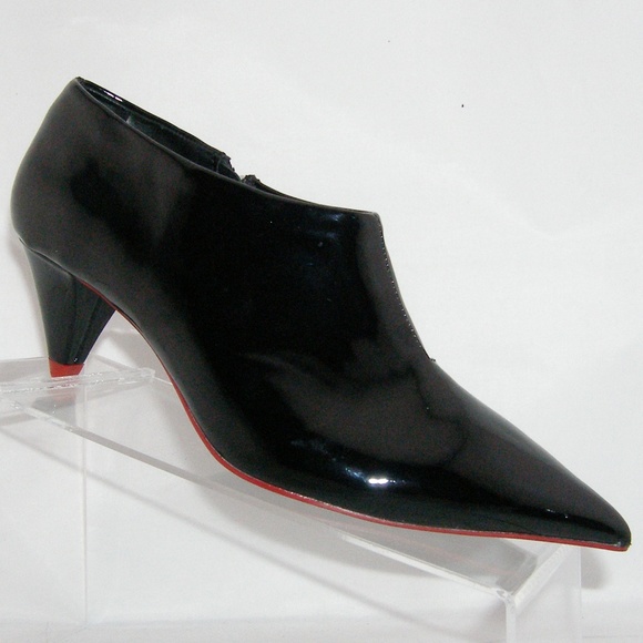 Zara Shoes - Zara Woman black pointed man made zip booties 6